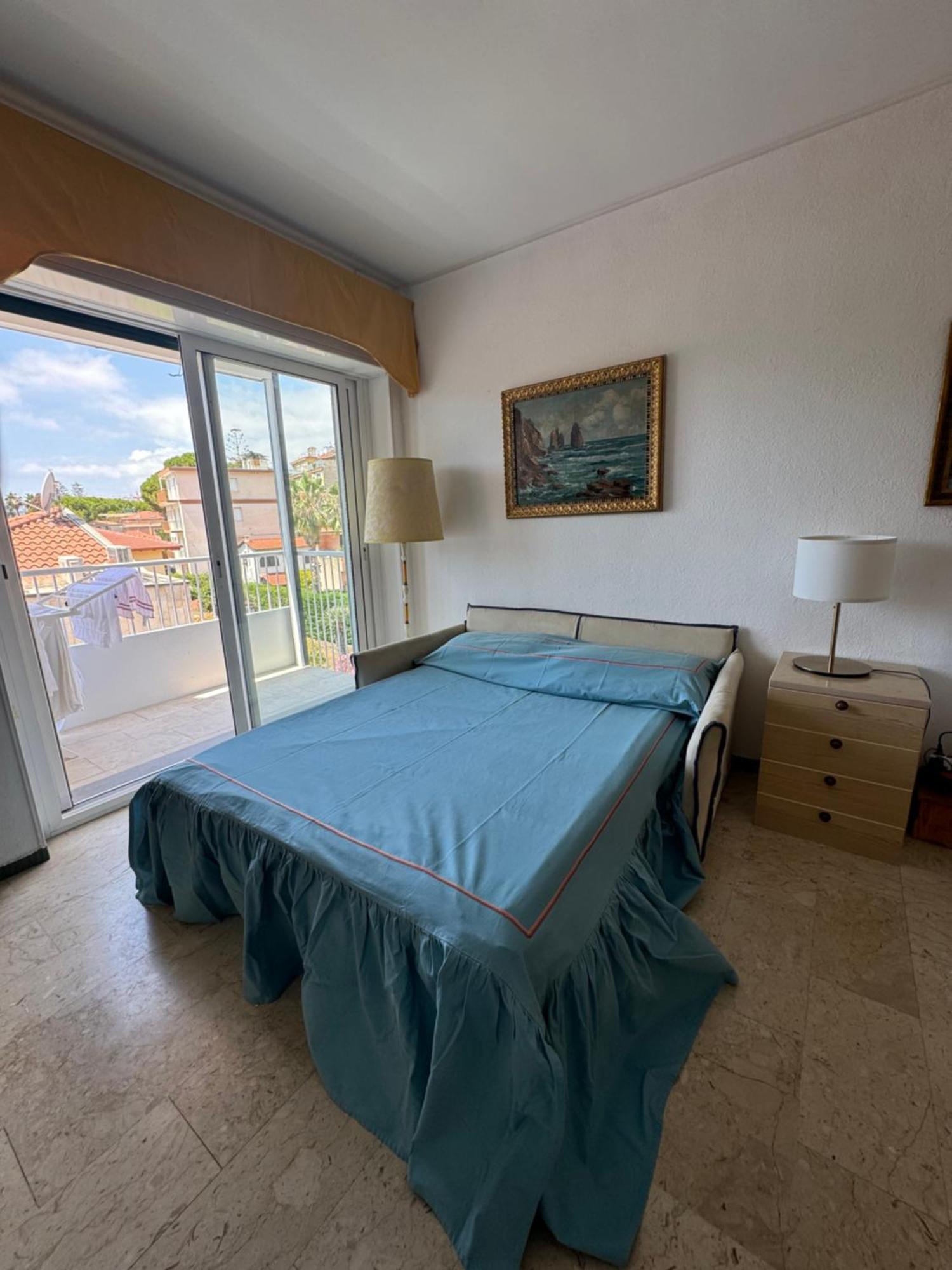 Tirrenia Beach House - Sea Front With Private Beach 산레모 외부 사진